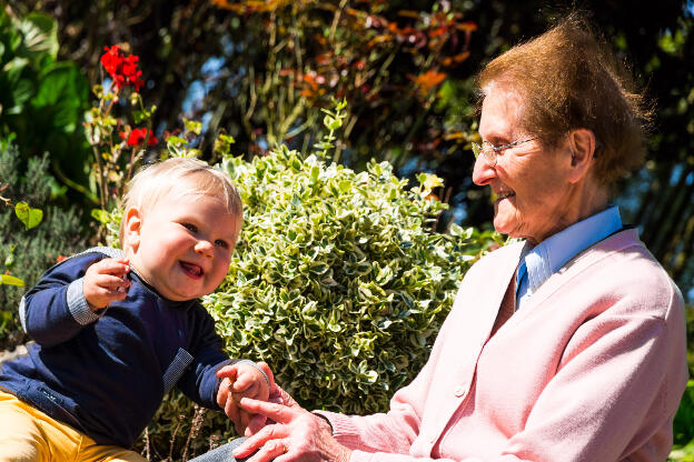 Ca se passe bien la rencontre avec son arriere grand mere