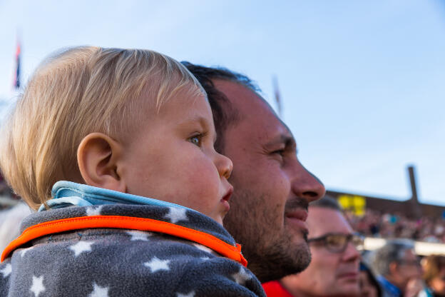 Au Puys du Fou, devant le spectacle des chevaliers